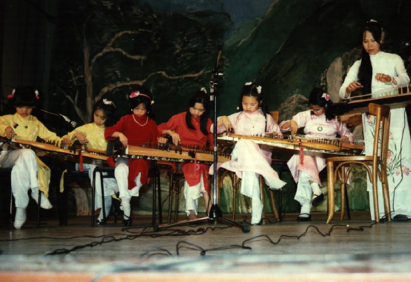 1997 Phượng Ca trên sân khấu Maubert
